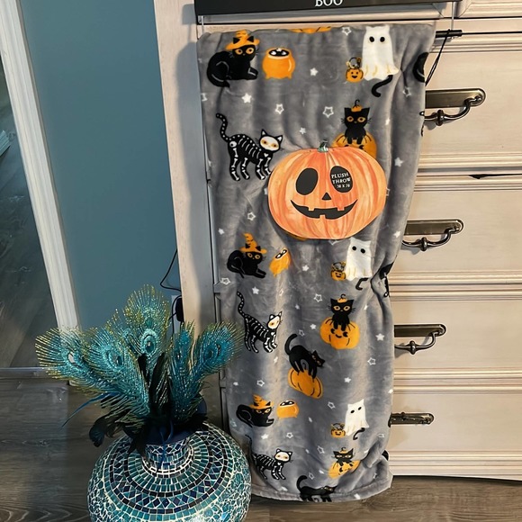 Halloween whimsical, black kitty velvet, plush throw 50 x 70 new